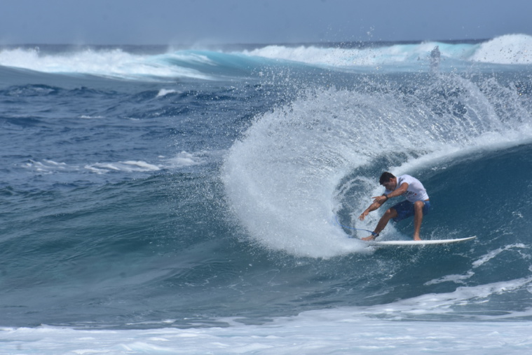 Tereva David et les surfeurs tahitiens sont partis du bon pied, lundi, au Rangiroa Pro. Tereva David et les surfeurs tahitiens sont partis du bon pied, lundi, au Rangiroa Pro.