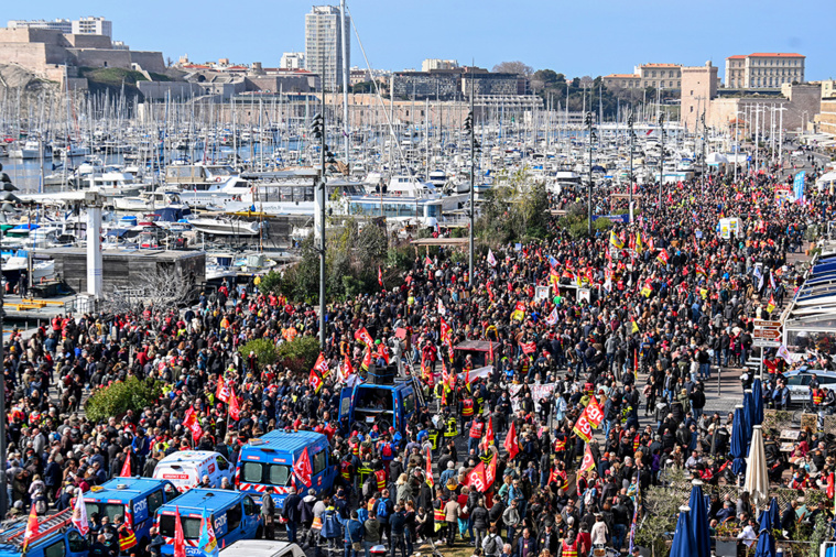 A Marseille, la CGT a fait état de 245.000 manifestants. Crédit NICOLAS TUCAT / AFP A Marseille, la CGT a fait état de 245.000 manifestants. Crédit NICOLAS TUCAT / AFP