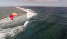 Te Tainui : du kitesurf filmé à Tahiti et Moorea (vidéo) 
