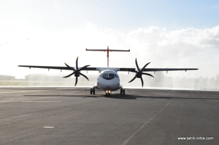 Le Pays est exploitant d'aérodromes et gère 43 plateformes aéroportuaires dans les îles. La réglementation nationale impose de procéder à l'homologation de tous les aérodromes : une division spécifique a été créée en 2010 au sein de la direction de l'aviation civile locale afin de vérifier les conformités dans différents domaines.