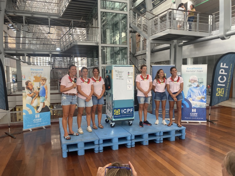 Les waterwomen de Cap Optimist inaugurant ce mardi le totem Super Optimist au CHPF. Crédit photo : © Thibault Segalard.