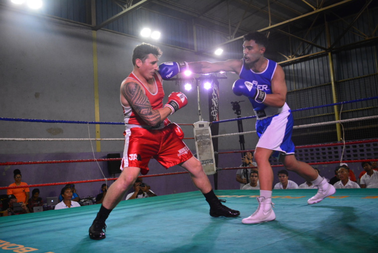 Dans la finale des lourds 100% néozélandaise, après une première reprise très compliquée, Jaiden Ball (en rouge) a réussi à inverser la tendance face à Keanu Naden. Dans la finale des lourds 100% néozélandaise, après une première reprise très compliquée, Jaiden Ball (en rouge) a réussi à inverser la tendance face à Keanu Naden.