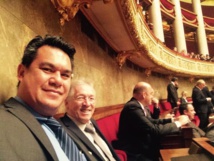 Jean-Paul Tuaiva dans l'hémicycle de l'Asssemblée nationale