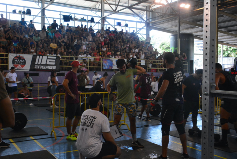 Dans la salle Maco Nena les crossfiters ont retrouvé des exercices auxquels ils sont plus familiers avec de l'haltérophilie et de la gymnastique.