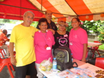 Marie-Noelle Epetahui, en compagnie des membre de l'association "SOS Suicide".