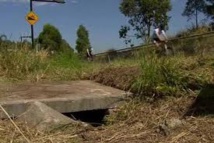 Australie: un bébé survit cinq jours abandonné dans un puits de drainage Australie: un bébé survit cinq jours abandonné dans un puits de drainage