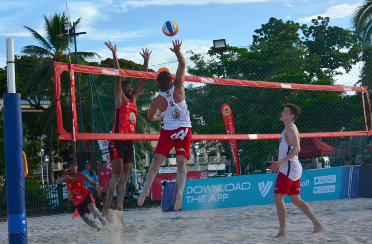 Le duo tahitien, Jérémie Paraue-Raihau Mare ici en défense, ont tout donné vendredi face à la paire norvégienne, avant de rendre les armes en deux sets. Le duo tahitien, Jérémie Paraue-Raihau Mare ici en défense, ont tout donné vendredi face à la paire norvégienne, avant de rendre les armes en deux sets.