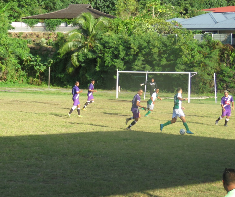 Tiare Tahiti a assuré samedi un court mais précieux succès face à son dauphin Tiare Hinano. Tiare Tahiti a assuré samedi un court mais précieux succès face à son dauphin Tiare Hinano.