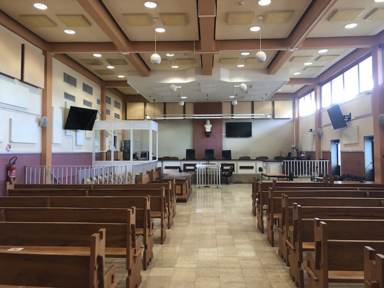 Au tribunal, coups de batte et de bouteille sur fond de dispute conjugale Au tribunal, coups de batte et de bouteille sur fond de dispute conjugale