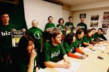 Pau: occupation d'une agence de la Société Générale contre un projet minier en Australie Pau: occupation d'une agence de la Société Générale contre un projet minier en Australie