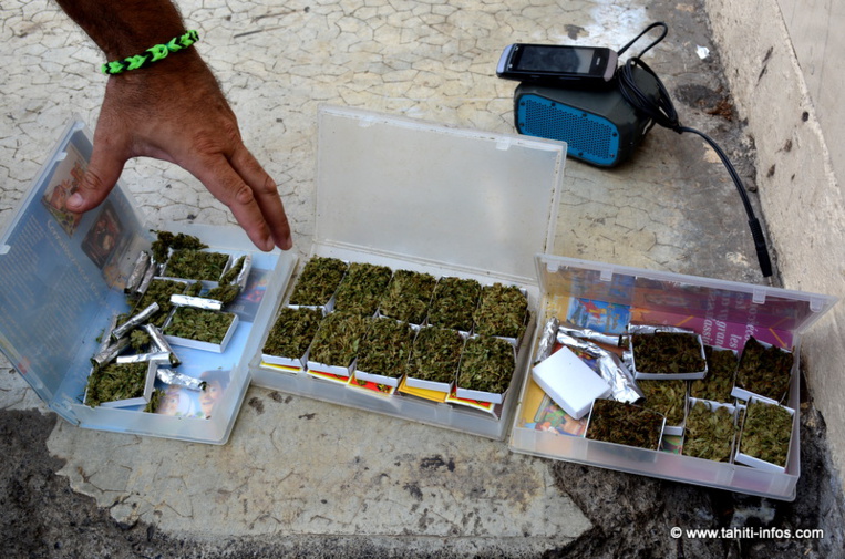 Environ 200 000 Fcfp de paka Environ 200 000 Fcfp de paka