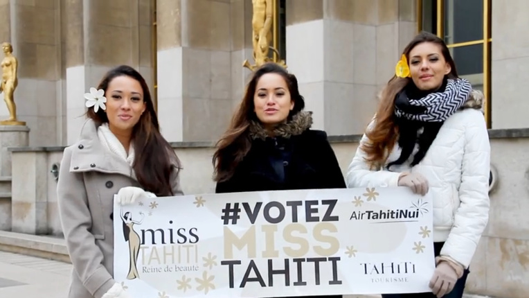 Les trois dauphines de Hinarere à Paris pour la soutenir