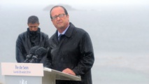 Une photo de Hollande en manteau de fourrure kazakh fait le buzz sur Twitter