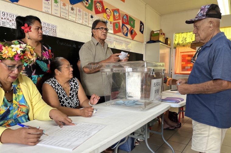 À Papeete ce dimanche matin, où 800 procurations avaient été établies contre 400 au premier tour. À Papeete ce dimanche matin, où 800 procurations avaient été établies contre 400 au premier tour.