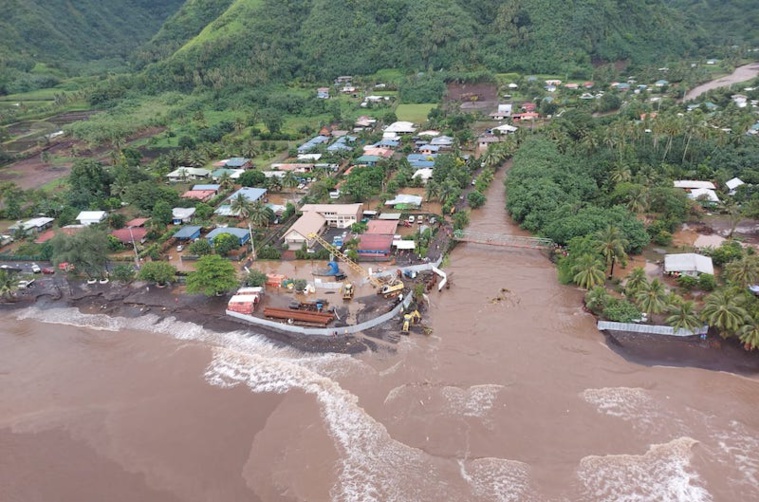 À Teahupo'o, l'orage après la houle À Teahupo'o, l'orage après la houle