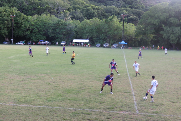 Tapuhute vaillant face à Tiare Hinano Tapuhute vaillant face à Tiare Hinano