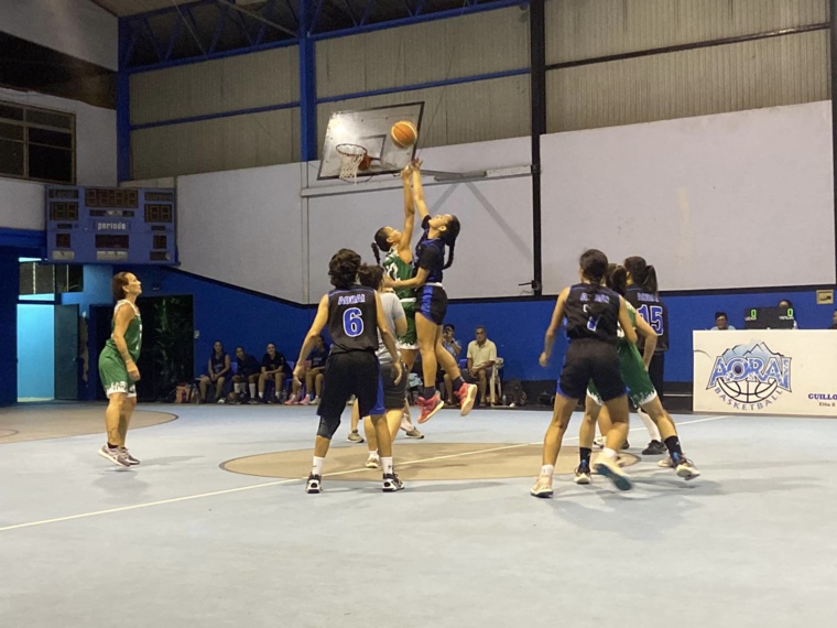 Les féminines ont ouvert le cycle des finales, mardi. Le match 1 a vu la victoire des joueuses de Aorai dans leur salle face à l'équipe championne en titre, Fei Pi. (photo : Fédération tahitienne de basket-ball) Les féminines ont ouvert le cycle des finales, mardi. Le match 1 a vu la victoire des joueuses de Aorai dans leur salle face à l'équipe championne en titre, Fei Pi. (photo : Fédération tahitienne de basket-ball)