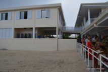 A Makemo, les 1500 habitants du village de Pouheva et des environs peuvent désormais trouver refuge dans cet abri de survie, en cas de marée cyclonique ou de tsunami. A Makemo, les 1500 habitants du village de Pouheva et des environs peuvent désormais trouver refuge dans cet abri de survie, en cas de marée cyclonique ou de tsunami.