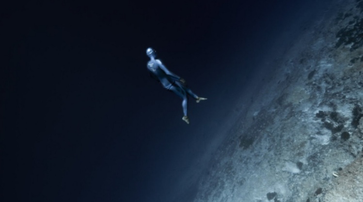 Rangiroa : la vidéo à couper le souffle de Guillaume Nery Rangiroa : la vidéo à couper le souffle de Guillaume Nery