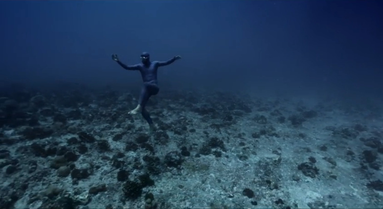 À Rangiroa, « un courant incroyable », selon Guillaume Néry À Rangiroa, « un courant incroyable », selon Guillaume Néry