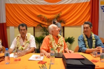 Le 9 septembre dernier lors d’un grand conseil du Tahoera’a pour la réorganisation des rôles au sein de la majorité après que Gaston Flosse a été contraint de quitter son poste de président du Pays. L’entente au sein du triumvirat orange est encore cordiale.