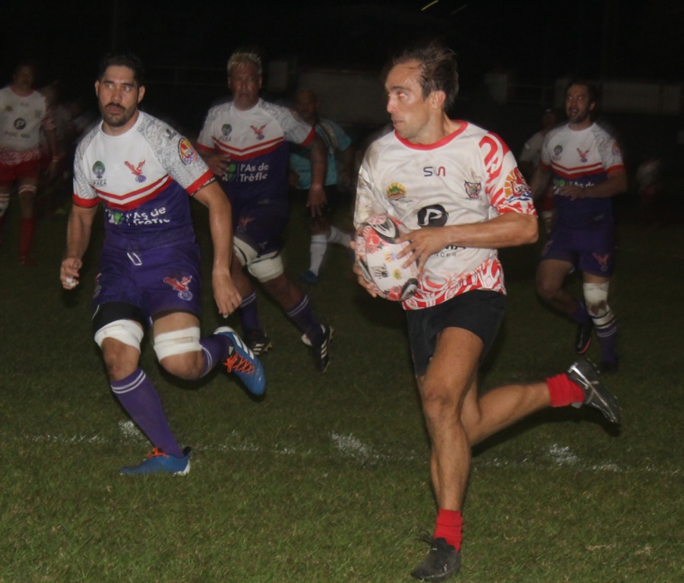 Arthur Baget (ballon en main) et Papeete y ont cru mais c’est bien Paea qui disputera la finale. Arthur Baget (ballon en main) et Papeete y ont cru mais c’est bien Paea qui disputera la finale.