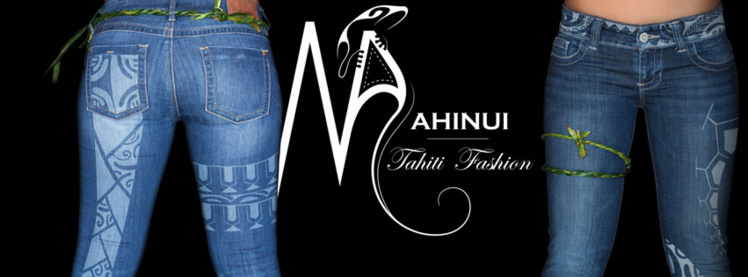 Les jeans arborent différents motifs qui ont été créés par Eric Gresset, tatoueur réputé. Photo : Mahinui Tahiti Fashion Les jeans arborent différents motifs qui ont été créés par Eric Gresset, tatoueur réputé. Photo : Mahinui Tahiti Fashion