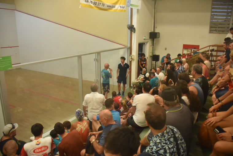La petite salle de squash du complexe de Phénix était quasiment pleine pour les finales qui se sont jouées dimanche.