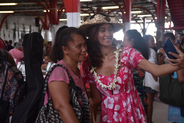 ....et selfie pour les reines de beauté ce vendredi. ....et selfie pour les reines de beauté ce vendredi.