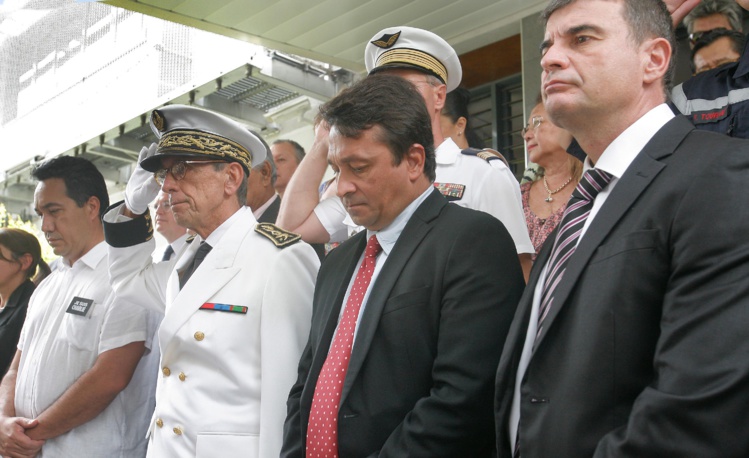 Minute de silence ce midi dans les édifices publics Minute de silence ce midi dans les édifices publics