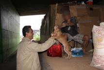 Marcel Tuihani rend visite aux SDF de Papeete Marcel Tuihani rend visite aux SDF de Papeete