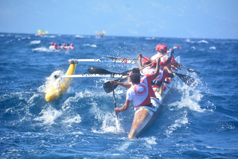De belles conditions de surf lors de la descente vers Afareaitu, mais la remontée a été difficile pour les équipages. De belles conditions de surf lors de la descente vers Afareaitu, mais la remontée a été difficile pour les équipages.