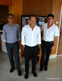 Jean-Philippe Pascal entouré de ses deux directeurs d'antenne : Jean-Philippe Lemée et Christophe Marquand