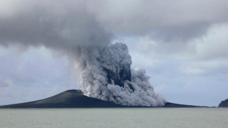 Le volcan s'est réveillé le 20 décembre 2014 [MFAT / AFP]
