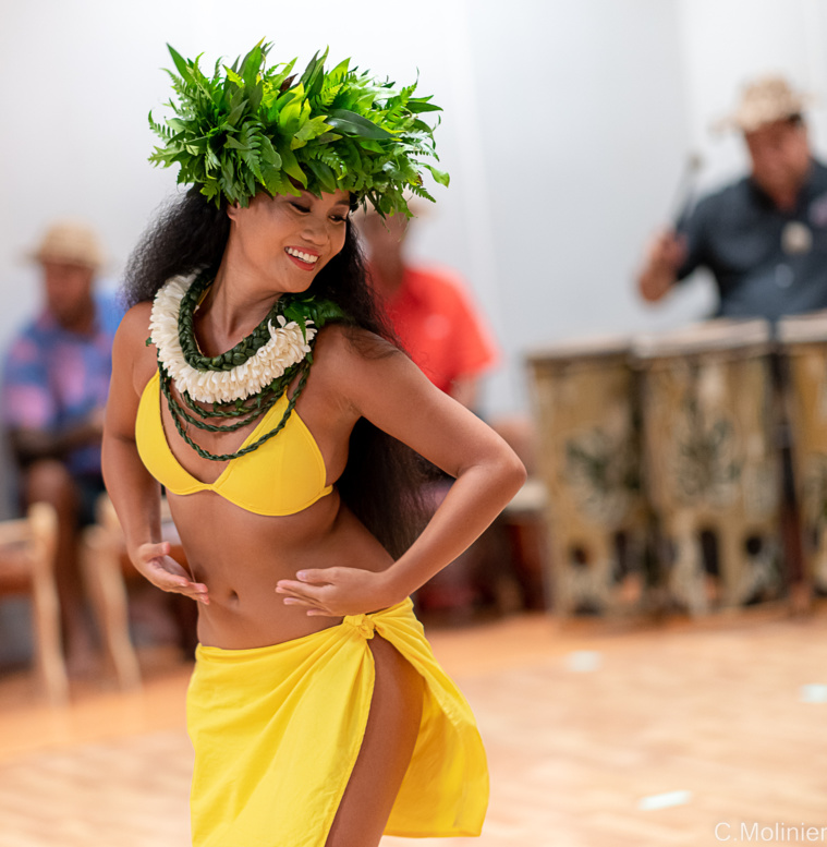 Danseuse de 'ori Tahiti lors de l’épreuve en 2022.  © Christophe Molinier pour le Capf.
