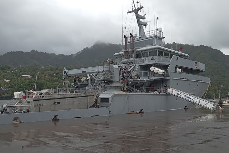 Le Bougainville en escale à Hiva Oa Le Bougainville en escale à Hiva Oa