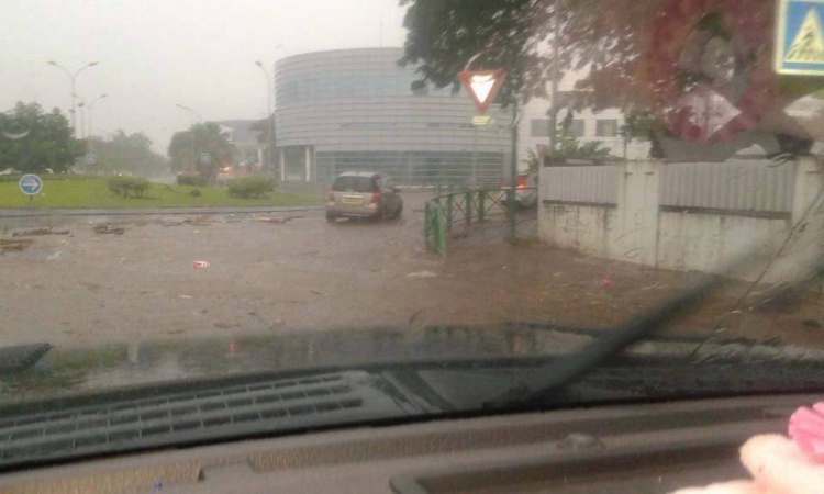 Encore une photo de Sosso Afrika, nommé photo-reporter le plus efficace du weekend ! Encore une photo de Sosso Afrika, nommé photo-reporter le plus efficace du weekend !