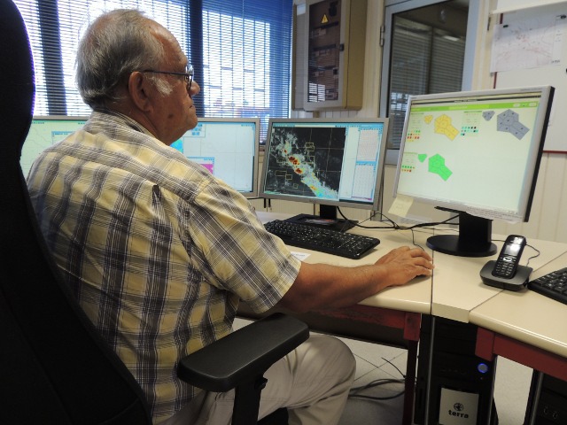 Les prévisionnistes de Météo France surveillent avec attention l'évolution de la dépression tropicale 06F.
