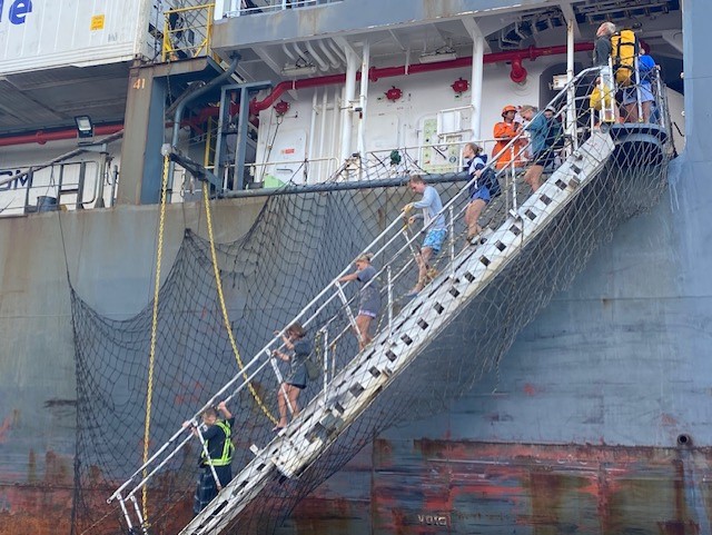 Les huit danois naufragés sont arrivés sains et saufs à Motu Uta
