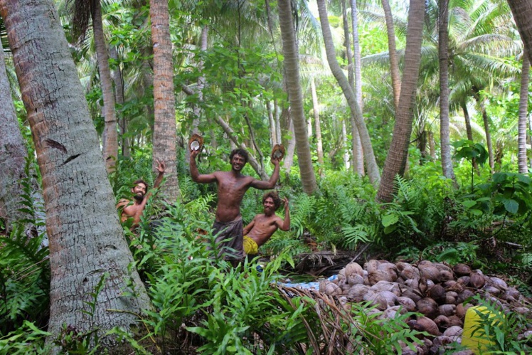 Les habitants de Mopelia étaient ravis de voir du monde ! Les habitants de Mopelia étaient ravis de voir du monde !
