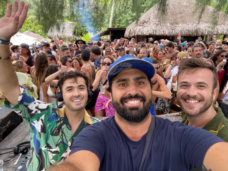 Dj Vaki avec Bon entendeur. Dj Vaki avec Bon entendeur.