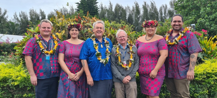 Le comité du Tourisme de Raroto'a avec au centre en chemise grise le PDG d’Air Rarotonga, Ewan Smith