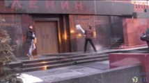 Deux Russes condamnés pour avoir aspergé d'eau bénite le mausolée de Lénine