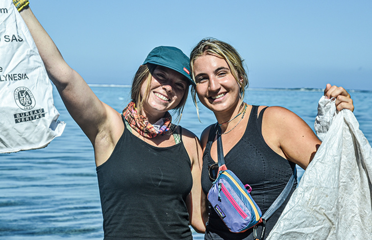 Opération de dépollution “scientifique” de la plage Apatea Opération de dépollution “scientifique” de la plage Apatea