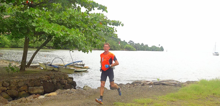 Alain Bohard a réussi son défi Teahupoo-Moorea en moins de 24 heures à pied, en kayak et à vélo. Alain Bohard a réussi son défi Teahupoo-Moorea en moins de 24 heures à pied, en kayak et à vélo.