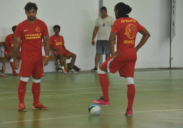 Les Marquisiens de l'AS Mahitoa Futsal au coup d'envoi de leur match face au Team Mato de Huahine. Les Marquisiens de l'AS Mahitoa Futsal au coup d'envoi de leur match face au Team Mato de Huahine.