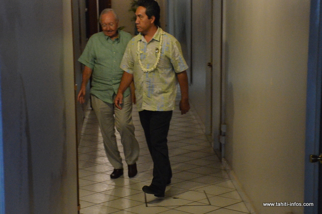 Gaston Flosse et Marcel Tuihani peu avant la réunion de crise organisée mardi par le groupe Tahoera'a à l'Assemblée