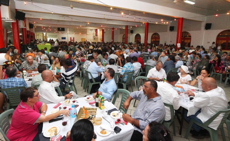 632 personnes au dîner-débat avec le gouvernement 632 personnes au dîner-débat avec le gouvernement