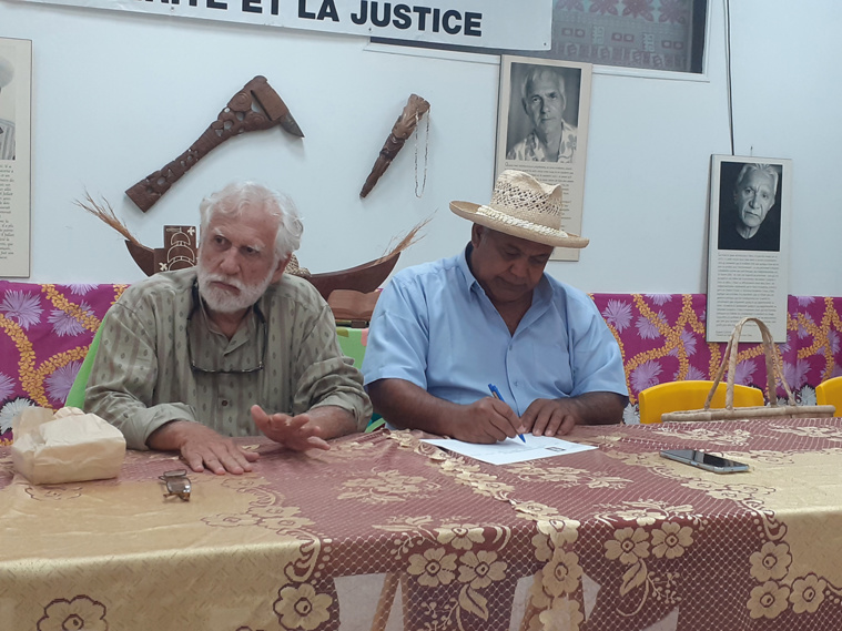 Hiro Tefaarere et Mitema Tapati (à droite). Hiro Tefaarere et Mitema Tapati (à droite).