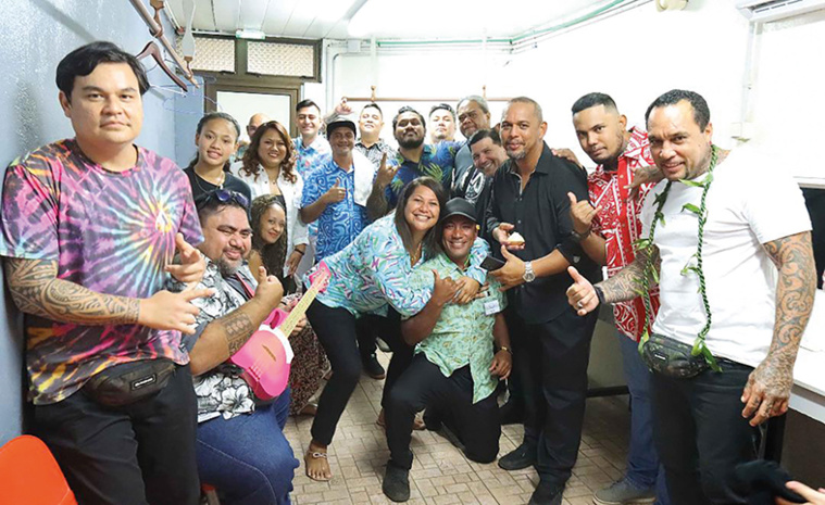 En coulisses, samedi soir, une partie des artistes qui ont collaborés pour cet événement solidaire. En coulisses, samedi soir, une partie des artistes qui ont collaborés pour cet événement solidaire.